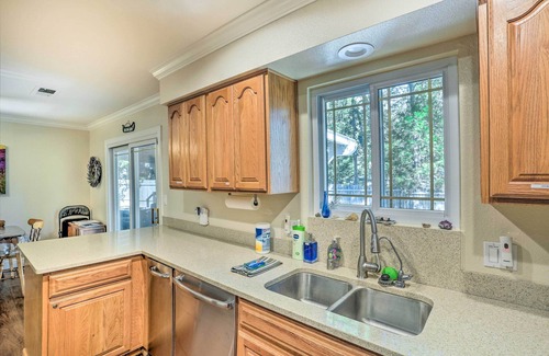 Lakehead-Lakeshore Casa | ¡NUEVO! Shasta Lake Retreat: ¡Barco, caminata y pescado!
