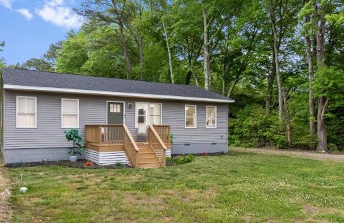 Berlin Casa | Charming Single-Family Home Between Ocean City & Assateague Island Pet-Friendly Retreat