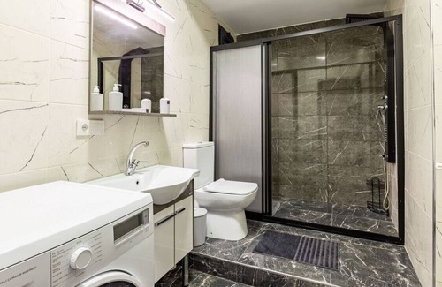 Osmanbey Apartamento | Distinguished Flat with Dreamy Backyard in Sisli