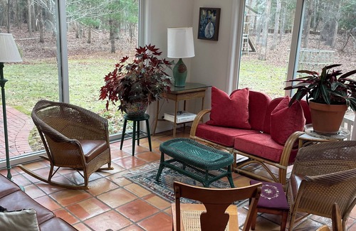 Clearwater Beach Casa | Charming Six Bedroom House Minutes Away from the East Hampton Beaches