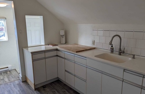 Winnipeg Casa | Charming small 2-bedroom unit in brilliant Winnipeg with AC, WiFi and trampoline