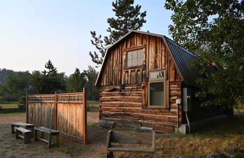Roscoe Cabina | Charming small barn conversion with stunning East Rosebud views