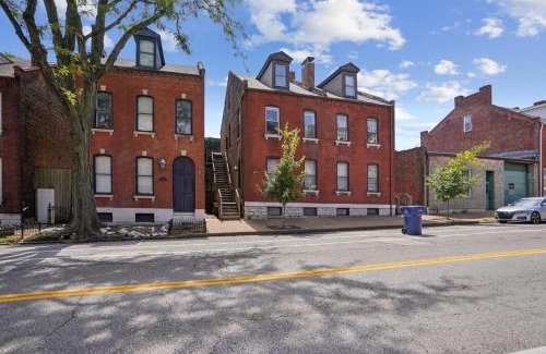 Soulard Apartamento | Charming Soulard Retreat with Historic Character near Baseball Stadium apts