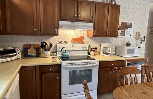 Kenyon Casa | Charming South County Cottage by the Sea