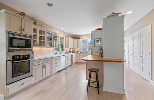 Village of Southampton Casa | Charming Southampton Village Home 4 Bedroom, 2 Bath 5 minutes from the beach