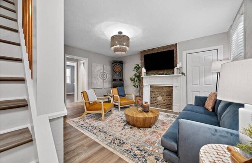 South Side Slopes Casa | Charming Southside Pitt Home w/ Pool Table + Yard