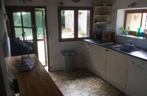 Brux Otro | Charming, Spacious Dog-Friendly Holiday Rental with 2 Houses & Large Heated Pool
