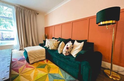 Little Venice Apartamento | Charming spacious 2BR Flat near station plus parking