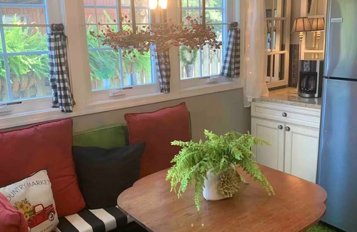 West Cape May Casa | Charming spacious 4+bdrm Cape May Beach House WOW