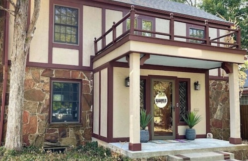 Norman Casa | Charming, spacious 4Bed/3bath; 5 min walk to OU stadium/.....STADIUM view!!