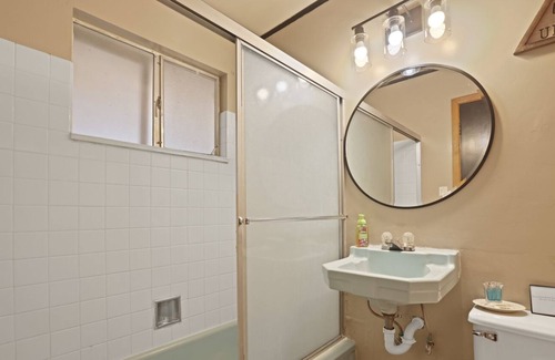 Cold Springs Cabina | Charming Spacious Cabin W/Pool Table- Minutes from Pinecrest