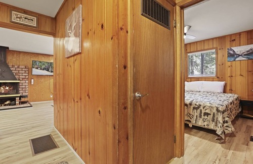 Cold Springs Cabina | Charming Spacious Cabin W/Pool Table- Minutes from Pinecrest