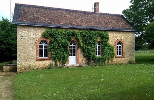 Dureil Cabaña | Gîte spacieux avec cheminée, 4 chambres et grand jardin près de la Sarthe, idéal pour visites culturelles