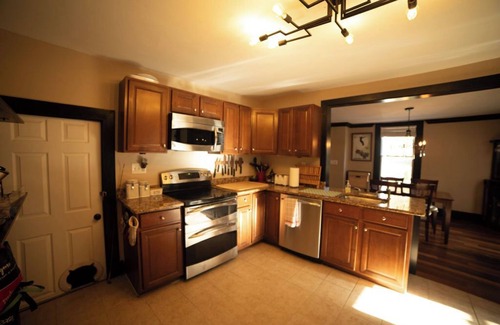 White Hall Casa | Charming, spacious house with large outdoor area.