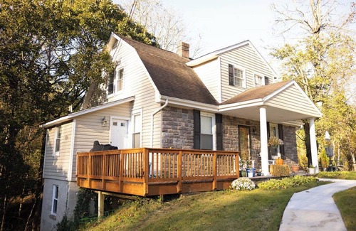 White Hall Casa | Charming, spacious house with large outdoor area.