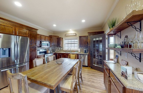 Burnet Casa | Charming spacious home with yard, game room, lake view & washer/dryer