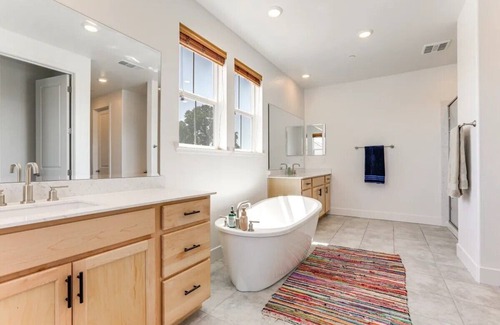 Roseville Casa | Charming & Spacious Roseville Home w/ Patio!