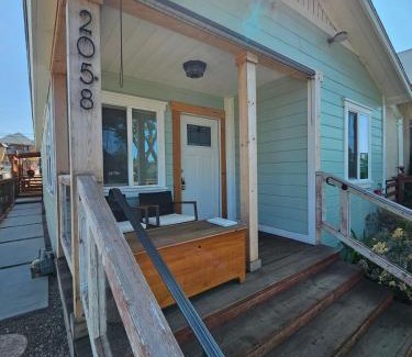 Logan Heights Casa | Charming Spacious San Diego Residence 3 Bedroom 2 Bath Gated Parking Families,Conventions,Petco Park,Downtown,Beaches,Zoo,Balboa Park