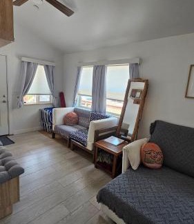 Logan Heights Casa | Charming Spacious San Diego Residence 3 Bedroom 2 Bath Gated Parking Families,Conventions,Petco Park,Downtown,Beaches,Zoo,Balboa Park