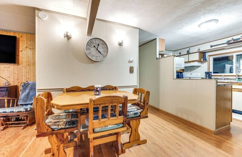 Spirit Lake Casa | Charming Spirit Lake Home - 6 Mi to Arnolds Park!