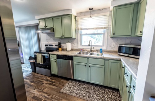 Green Bay Casa | Charming Split-Level Near Lambeau