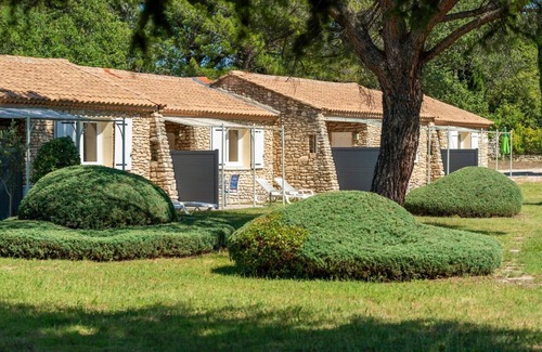 La Roque-sur-Pernes Casa | Charming Stone house in Provence