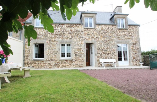 Teurtheville-Bocage Cabaña | Casa rural acogedora con jardín privado, cerca de playas del desembarco, admite mascotas