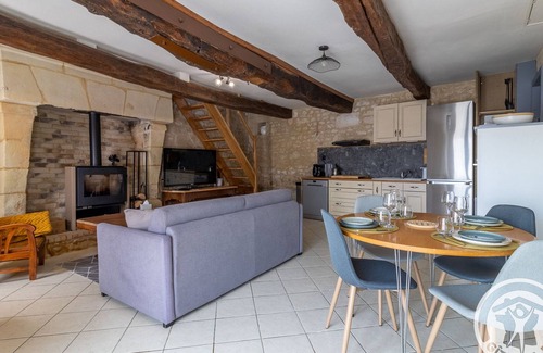 Vaudelnay Cabaña | Encantadora casa de piedra en pueblo vinícola, cerca de Saumur, con terraza privada y todas las comodidades