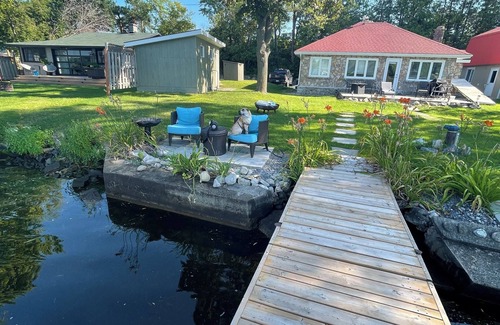 Ottawa Division Cabaña | Charming stone cottage with PRIME waterfront on Rideau River