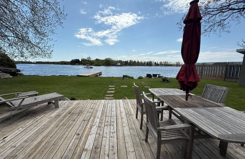Ottawa Division Cabaña | Charming stone cottage with PRIME waterfront on Rideau River