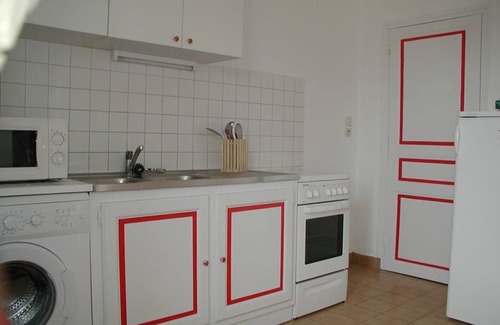 Brecey Cabaña | Encantadora casa rural con tenis, piscina y rutas de senderismo