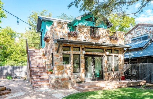Zilker Cabaña | Charming stone cottage, walking distance to nature & shops