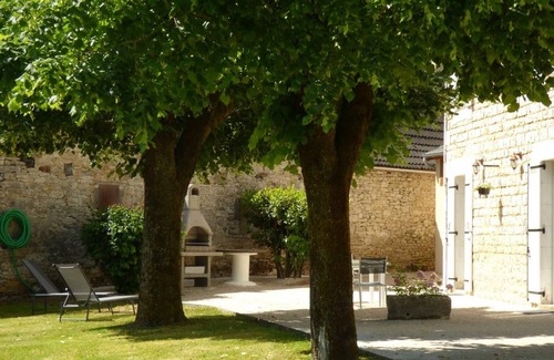 Coly Cabaña | Casa de campo renovada con jardín privado cerca de sitios prehistóricos y patrimonio medieval