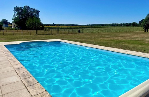 Les Adjots Casa | Charming stone gîte with private pool. Escape into the French countryside.