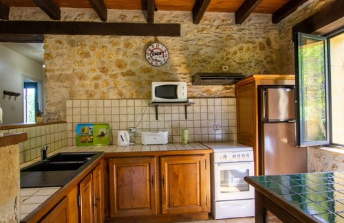 Monplaisant Cabaña | Acogedora casa rural con jardín, terraza y chimenea en el corazón del Périgord Noir