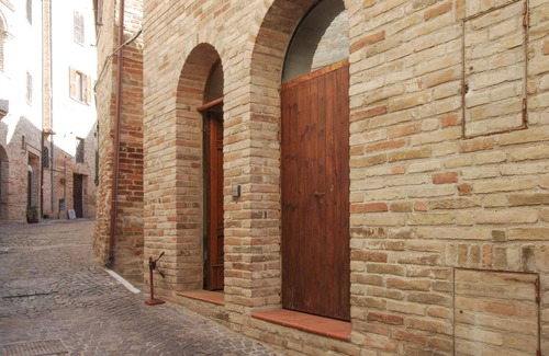 Montedinove Casa | Charming stone house with beautiful sun terrace.