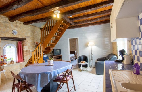 Tourtoirac Cabaña | Casa de piedra con jardín, cerca de la Grotte de Tourtoirac y Château de Hautefort.