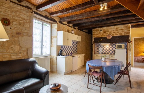 Tourtoirac Cabaña | Casa de piedra con jardín, cerca de la Grotte de Tourtoirac y Château de Hautefort.
