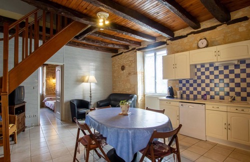 Tourtoirac Cabaña | Casa de piedra con jardín, cerca de la Grotte de Tourtoirac y Château de Hautefort.
