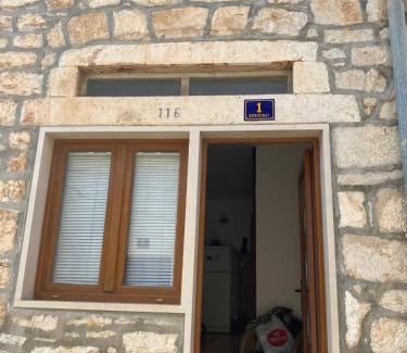 Milna (Brac) Casa | Charming Stone House in Milna 70 m² with Balcony