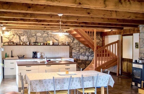 Robidisce Casa | Encantadora casa de piedra NADIZA cerca del Valle de Soca