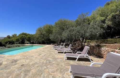 Custonaci Villa | Encantadora villa de piedra con piscina privada rodeada de un exuberante jardín