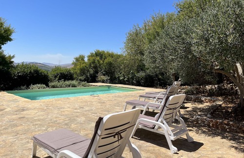 Custonaci Villa | Encantadora villa de piedra con piscina privada rodeada de un exuberante jardín