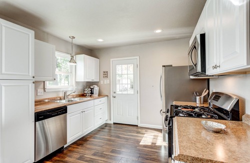 Denton Casa | ★ Stones Throw Cottage ★ UNT, TWU, Downtown Courthouse Square!