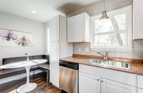 Denton Casa | ★ Stones Throw Cottage ★ UNT, TWU, Downtown Courthouse Square!