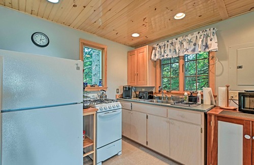 Stonington Apartamento | Charming Stonington Studio w/ Ocean Views!