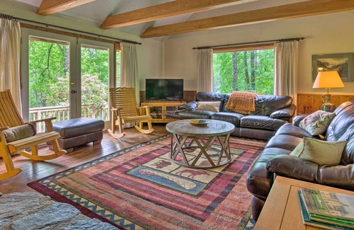 Waynesville Cabina | Charming Storybook Hideaway w/ Fire Pit & Deck!