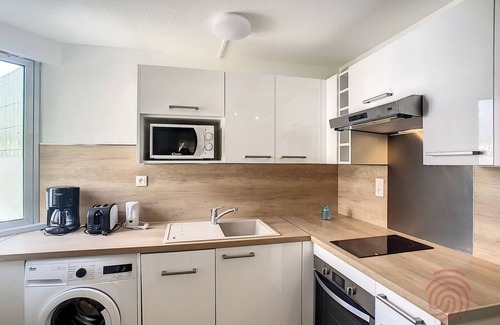Lamalou-les-Bains Apartamento | Estudio acogedor con terraza, cerca del centro y los termas, ¡ideal para relajarse!