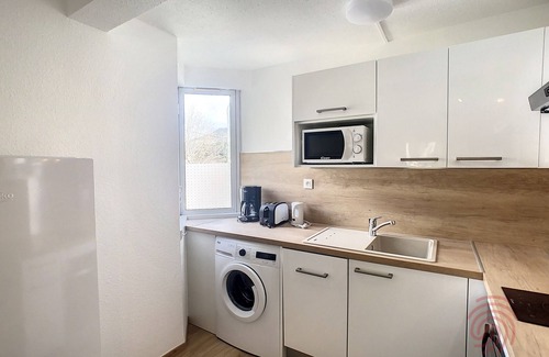 Lamalou-les-Bains Apartamento | Estudio acogedor con terraza, cerca del centro y los termas, ¡ideal para relajarse!