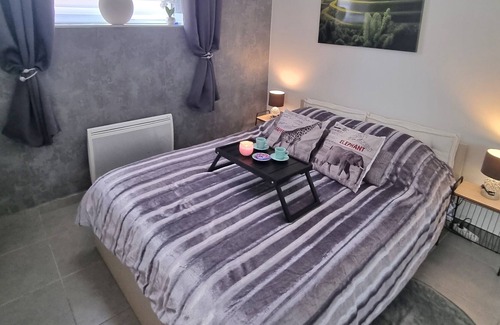 Montfort-l'Amaury Apartamento | Charming studio in the center of Montfort L'amaury